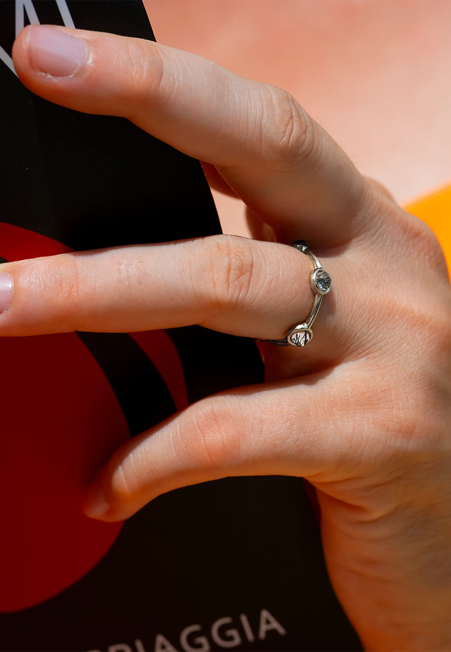 Anello Essenza Rutilato Nero in Argento 925 con Pietra Naturale