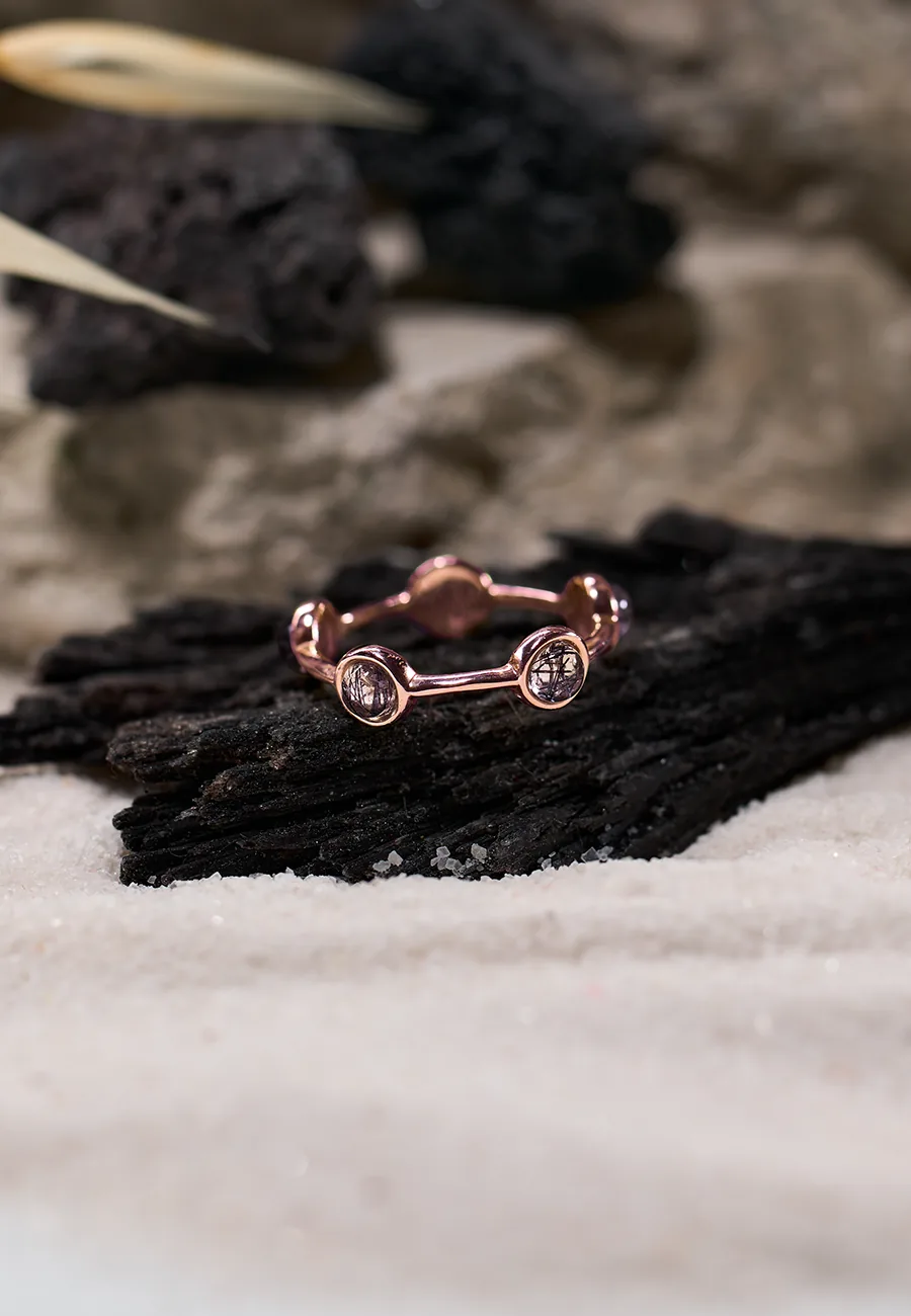 Anello Essenza Rutilato Nero in Argento 925 con Pietra Naturale